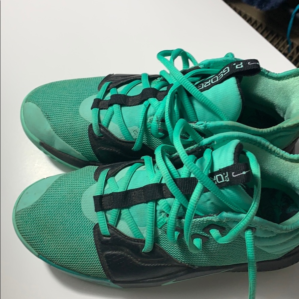 Paul George (PG3) sneakers size 5
